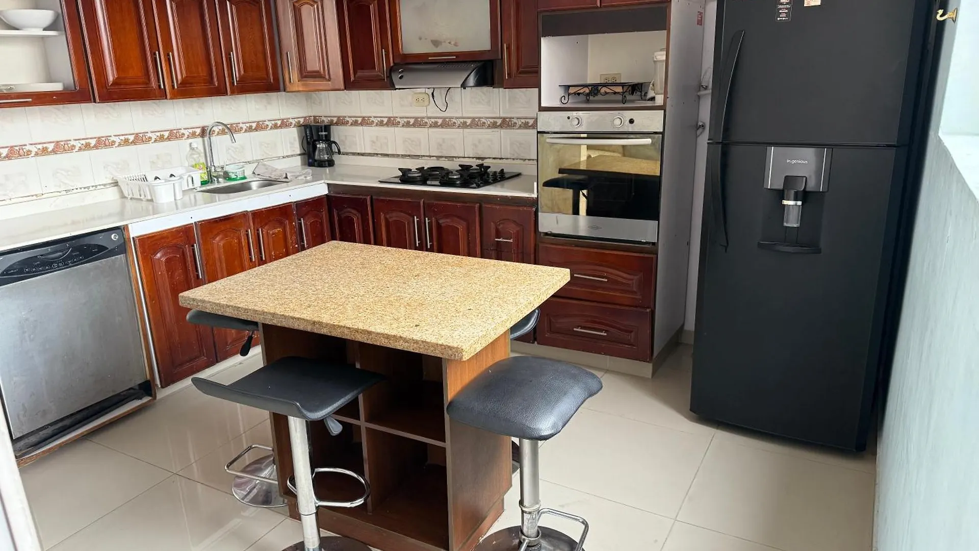 Hermosa Casa Muy Amplia En Excelente Sector 메딜린 펜션