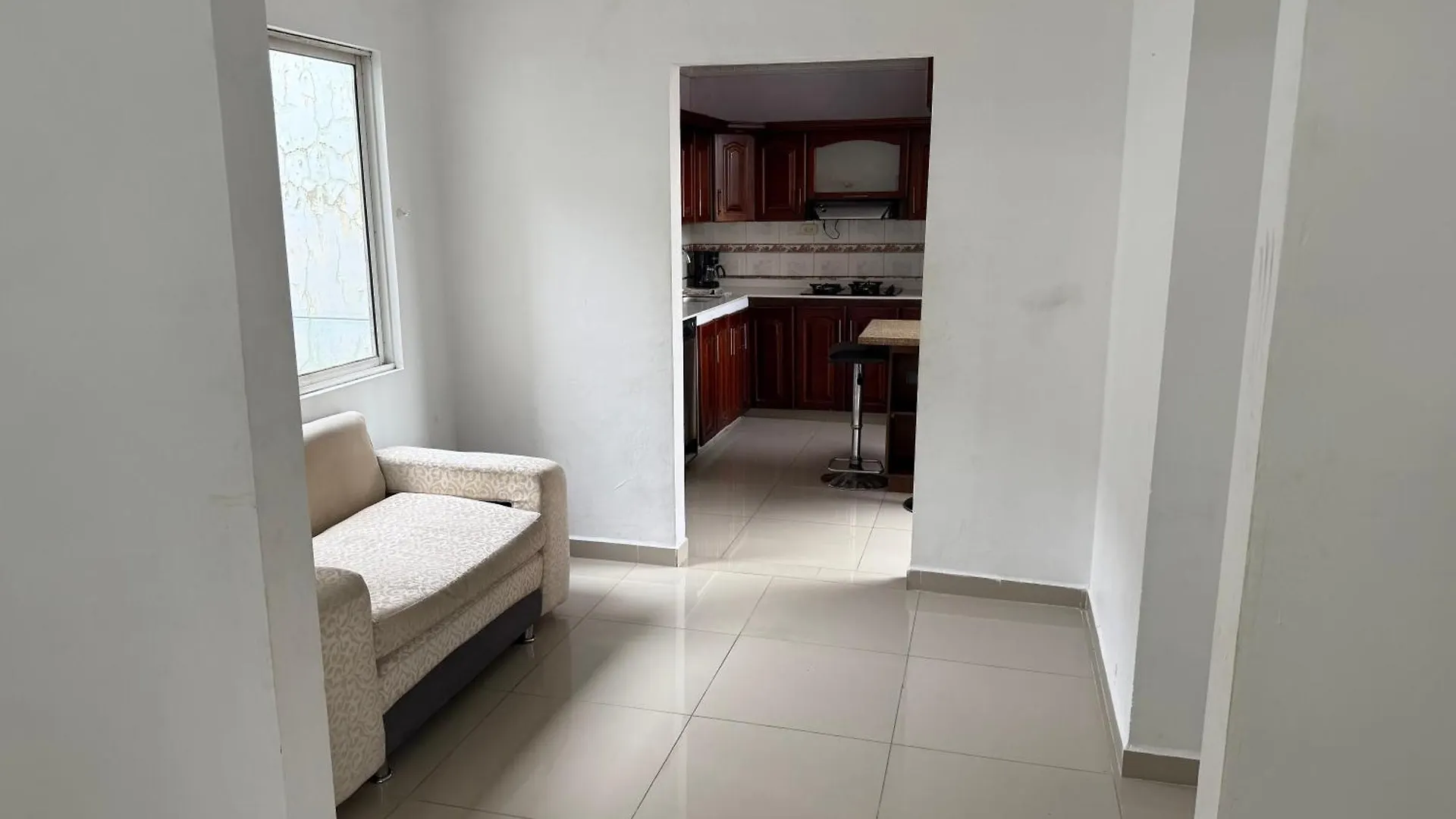 Hermosa Casa Muy Amplia En Excelente Sector 메딜린 0*,