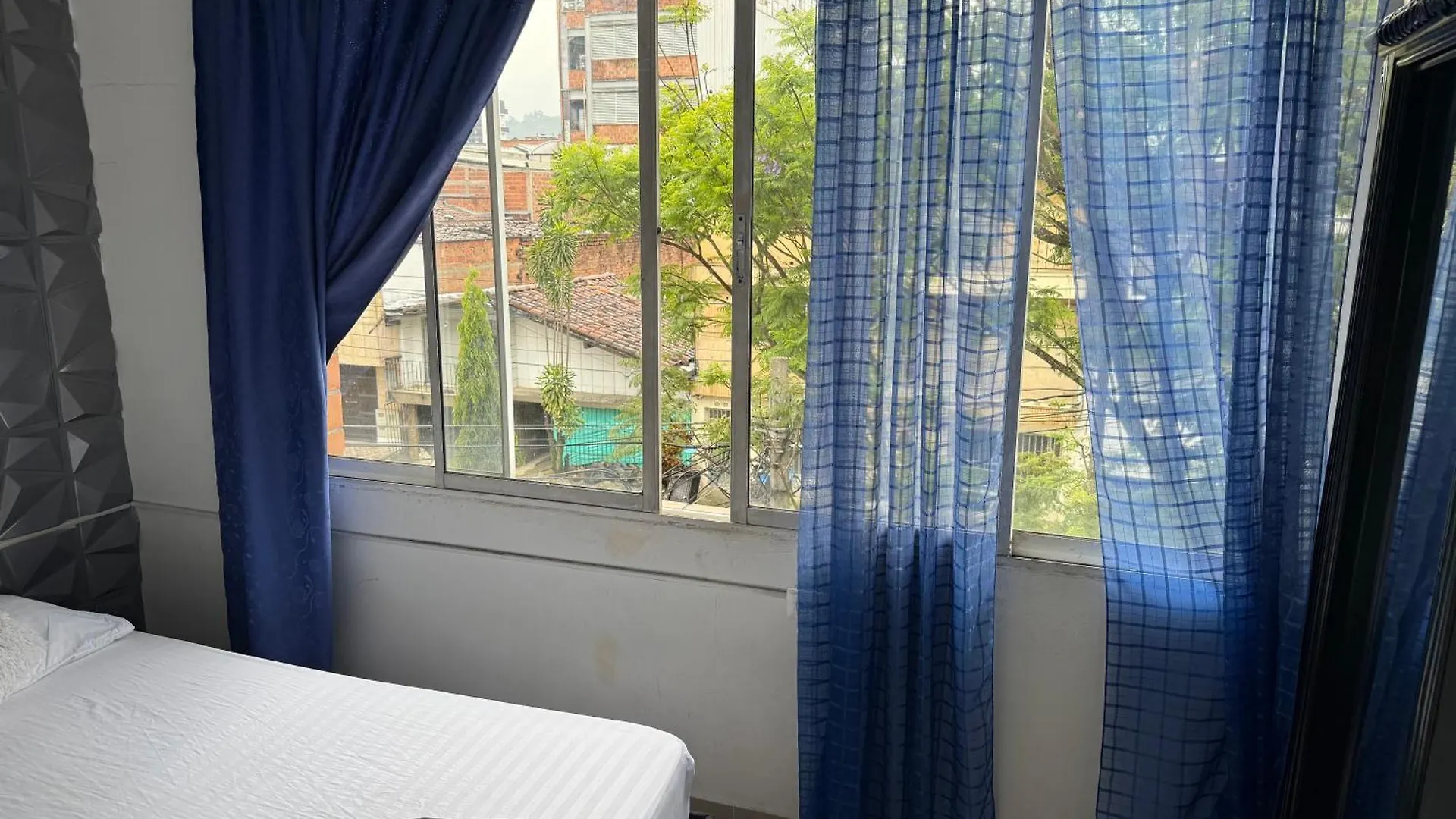 Hermosa Casa Muy Amplia En Excelente Sector Medellín Dom wakacyjny