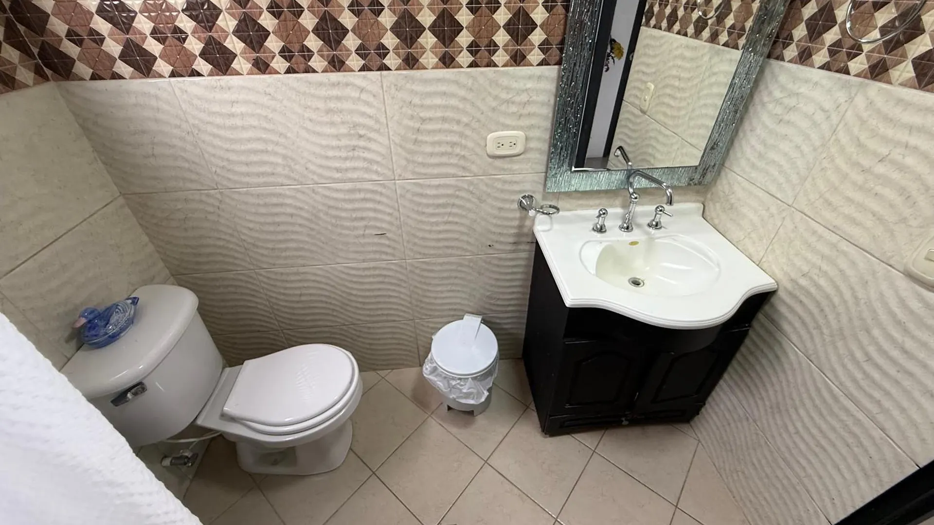 Hermosa Casa Muy Amplia En Excelente Sector Medellín Ferienhaus