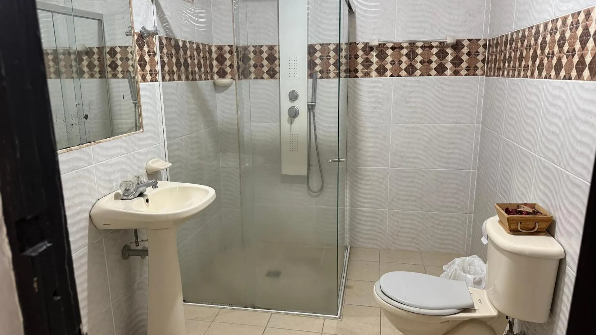 Hermosa Casa Muy Amplia En Excelente Sector Medellín 0*,  Kolumbien